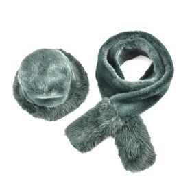 Damen Winterschal- und Hut-Set (2er-Pack) aus Kunstfell, Schwarzgrün