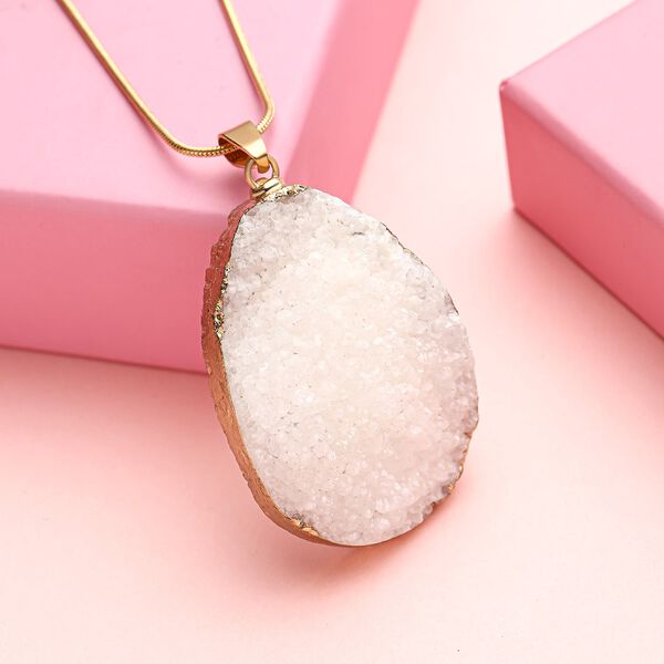 Weißer Kristall-Drusen-Quarz-Anhänger mit Kette 50 cm - 123,50 ct. image number 2