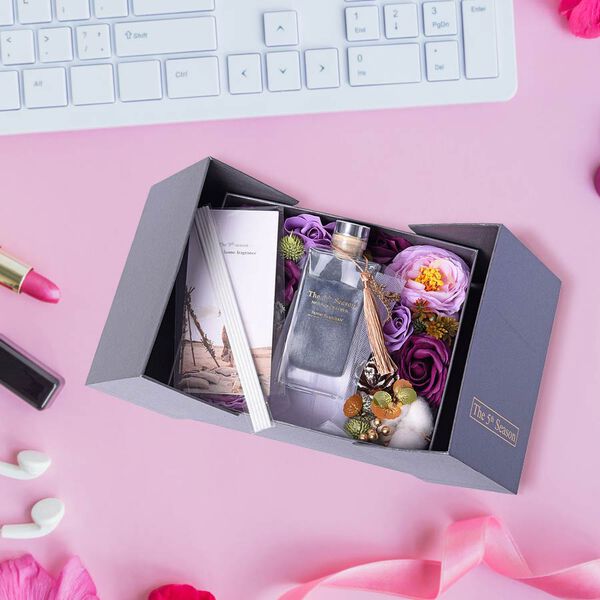 The 5th Season - 150ml Reed Diffuser Lufterfrischer in Geschenkbox mit Kunstblumen - Grau image number 1