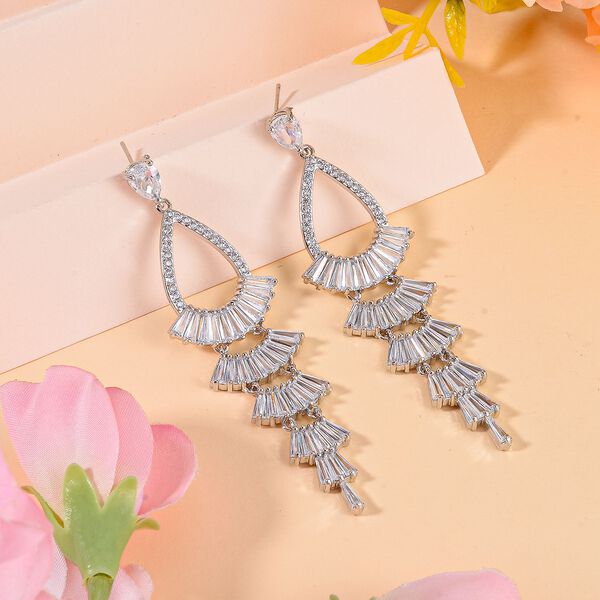 Wei&szlig;er Zirkonia Ohrringe Reines Messing image number 1