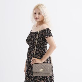 100% Echtleder Crossbody Tasche mit Metallkettenriemen in Stepp-Optik, 23,5x15x8cm, Schwarz