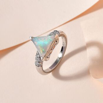 Nat&uuml;rlicher, &auml;thiopischer Welo Opal und Moissanit-Ring - 1,29 ct.