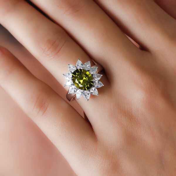 Peridot farbener Zirkonia und weißer Zirkonia-Ring, reines, Ionenbeschichtetes Messing  ca. 7,21 ct image number 3