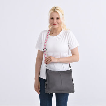 Echtleder-Crossbody-Tasche aus gepr&auml;gtem Leder, verstellbarer Schulterriemen (ca. 120 cm), 32x12x25 cm, Grau