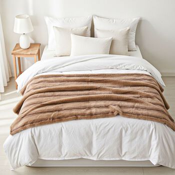 Serenity Night Premium Kuscheldecke in Pelzoptik, doppellagig und wendbar, 150x200cm, Beige