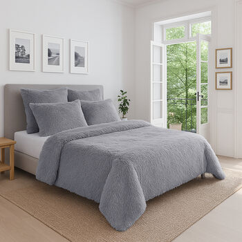 Serenity Night: 3er-Set, 2 Kissenbezug und 1 &Uuml;berwurf aus Kunstfell, Gr&ouml;&szlig;e 220x225 cm und 80x80 cm