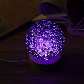 Kristallkugel 100% Glas mit Holzsockel (8x6,5 cm), farbwechselndes LED Licht. Lila