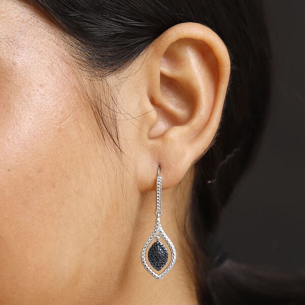 Ohrringe mit blauen Diamantakzenten image number 3