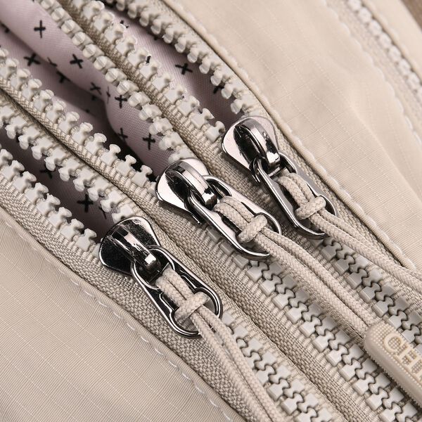 Nylon Crossbody Tasche mit Reißverschlussfächern, verstellbarem Schulterriemen, Hellgrau image number 6