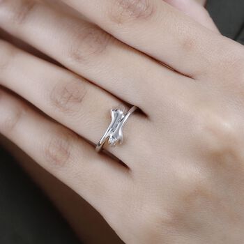 Hug Ring in platiniertem Silber