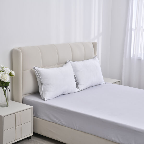 Serenity Night - 2er Set Hypoallergen Satin-Kissenbezug mit Kunstdauen und silber Paspelierung image number 1