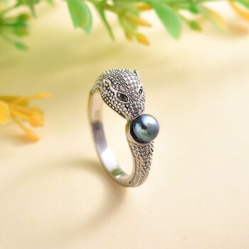 S&uuml;&szlig;wasser Pfau Perle und schwarzer Spinell Ring