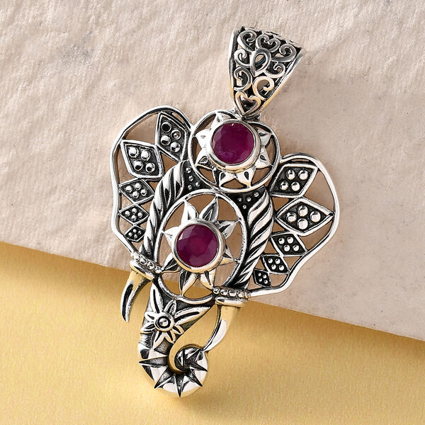 Handgefertigter, afrikanischer Rubin-Elefant-Anhänger in Silber image number 3