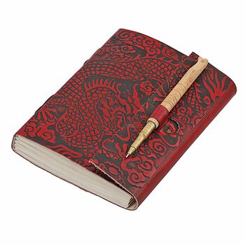 Handgefertigtes Journal mit Drachenpr&auml;gung aus 100% echtem Leder mit Holzstift, Braun