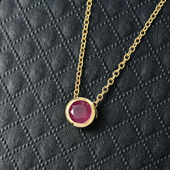 D'Joy afrikanischer Rubin Anh&auml;nger mit 50cm Edelstahl-Kette,  925 Silber in Goldton  - 1,28 ct.