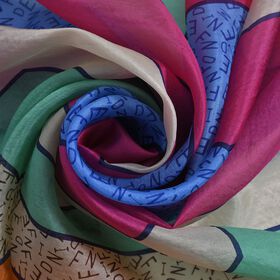 LA MAREY bedruckter Seidenschal, geometrisches Muster