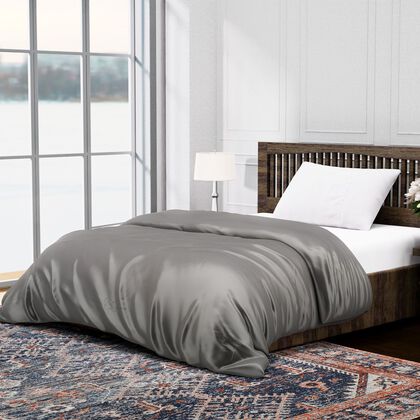 Serenity Night: Bettdecke aus 100 % luxuri&ouml;ser Maulbeerseide mit hochwertiger Kunstdaunenf&uuml;llung, 1,7 kg, 135 x 200 cm, Silber