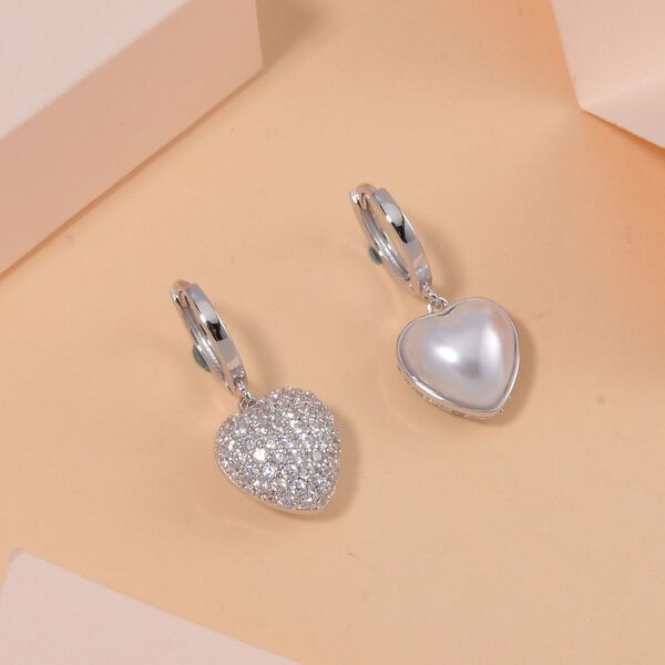 Wei&szlig;e Muschelkernperle und Zirkonia-Ohrringe, 925 Silber vergoldet - 1 ct. image number 2