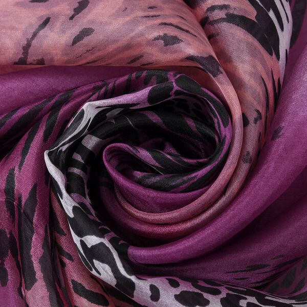 LA MAREY - 100% bedruckter Seidenschal, Leopardenmuster, Gr&ouml;&szlig;e 110x178 cm, Lila image number 5
