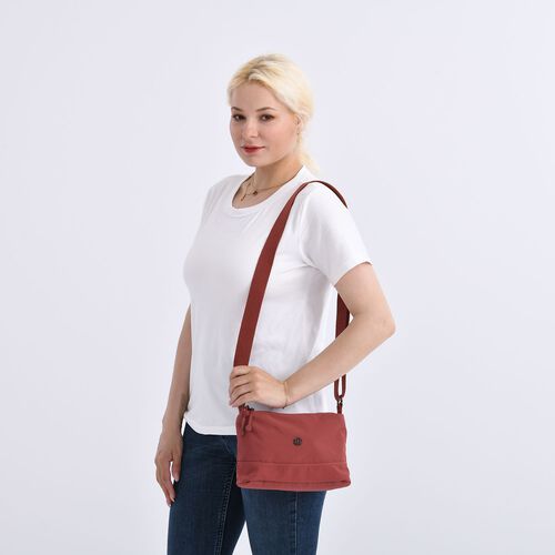 "lifestyle-Color:Brick red size/Profile:Nylon Crossbody Bag wall(exterior):Nylon  Lining(interior):Polyster Pockets(exterior):zipped-1;Pockets(interior): zipped-1. Measurement(inch):24*15*9cm  strap:cm " image number 1
