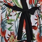 Kurzärmeliger Kimono mit Blumendruck, schwarzem Gürtel, mehrfarbig image number 3