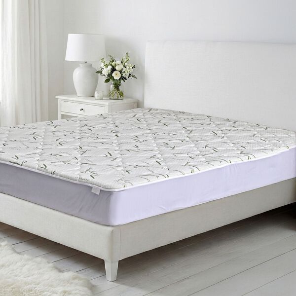 Bamboo waterproof mattress protector Fabric: 190gsm bamboo jacquard (20% bamboo fiber ,80% polyester) +0.02mmPU  Skirt : 75gsm polyester