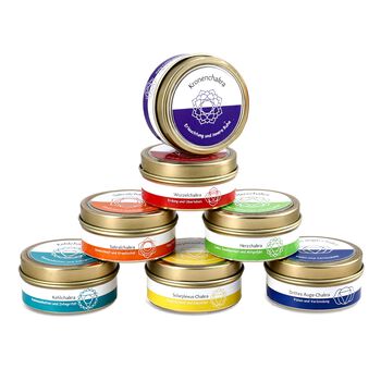 7er Set Chakra Duftkerzen mit Edelsteinen &ndash; Aromatherapie f&uuml;r K&ouml;rper und Geis, 10h Brenndauer