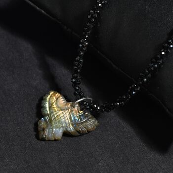 Labradorit und schwarze Spinell-Adler-Halskette, 50 cm - 115 ct.