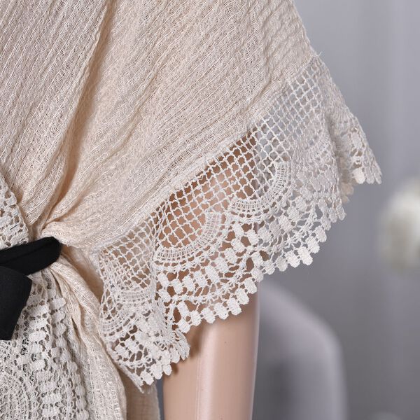 Kurzärmeliger Kimono mit Blumendruck, schwarzem Gürtel, mehrfarbig image number 5