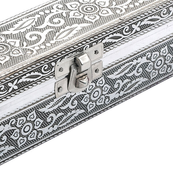 Schmuckaufbewahrungsbox im Vintage-Look, Blüten-Prägung image number 7