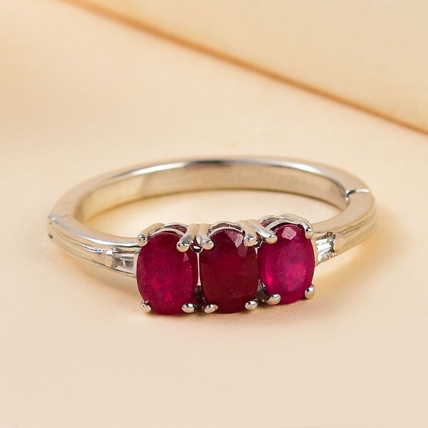 Afrikanischer Rubin (Fissure gefüllt) und weißer Zirkon Ring mit Öffnungsmechanismus, 925 Silber platiniert (Größe 21.00) ca. 2.23 ct image number 2