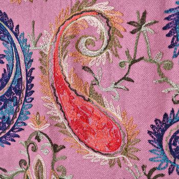 Bestickter Schal mit Fransen, Rosa