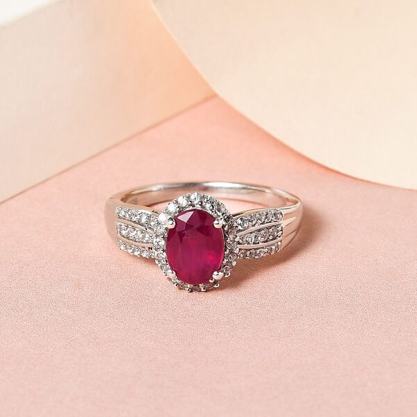 Afrikanischer Rubin (Fissure gef&uuml;llt) und wei&szlig;er Zirkon-Ring, 925 Silber platiniert (Gr&ouml;&szlig;e 18.00) ca. 2,24 ct image number 2