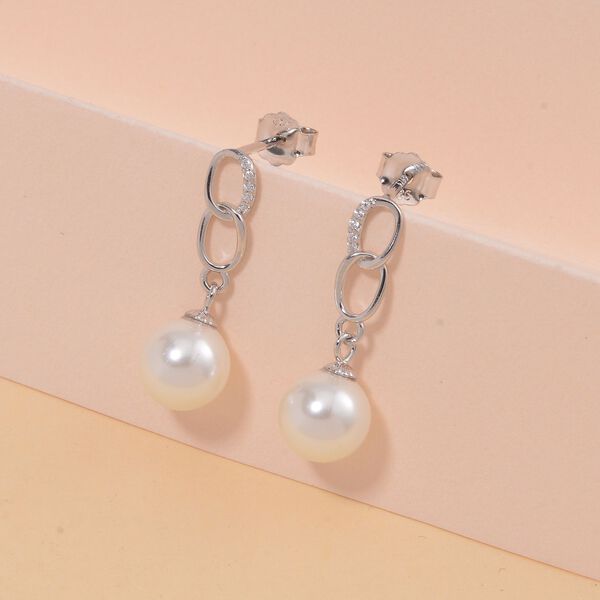 Weiße Muschelkernperle und Zirkonia-Ohrringe image number 2