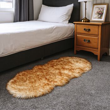 LIVMORE - Kunstfell-Teppich im Dip-Dye-Look mit Schaumstoffunterlage, 60x180 cm, Braun