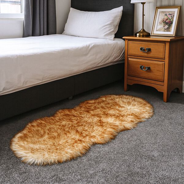 LIVMORE - Kunstfell-Teppich im Dip-Dye-Look mit Schaumstoffunterlage, 60x180 cm, Braun image number 2