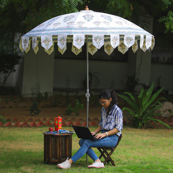 Sonnenschirm aus 100% Baumwolle mit Blockdruck, Weiß-Türkis  image number 2