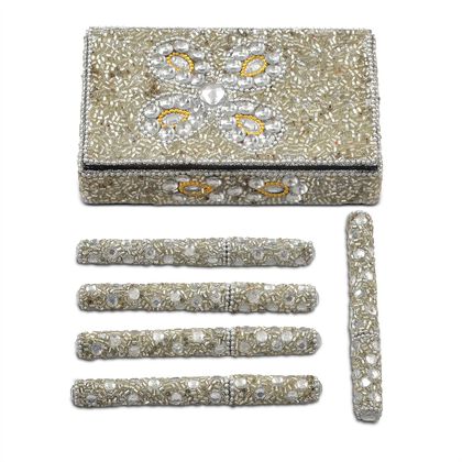 Perlenverziertes Schreibset 6 teilig, Tagebuch 10 x 15 cm, Aufbewahrungsbox, 5 Kugelschreiber, Silber