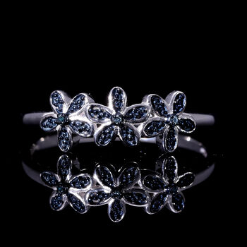 Floraler blauer Diamant-Ring
