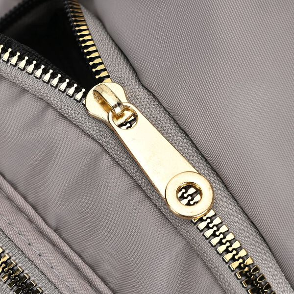 Stepp-Slingtasche mit RFID-Schutz und Kopfhöreröffnung, Größe: 17x7,5x30cm, Hellgrau image number 8