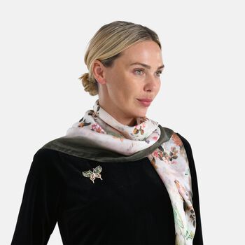 LA MAREY Seiden-Foulard aus 100% Maulbeerseide und Schmetterling-Seidenbrokat-Brosche, 110x110 cm, Grau