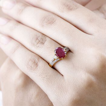 Afrikanischer Rubin (Fissure gef&uuml;llt), Wei&szlig;er Zirkon Ring, 925 Silber Gelbgold Vermeil (Gr&ouml;&szlig;e 19.00) ca. 3.01 ct