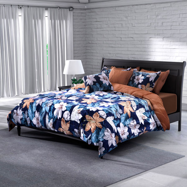 SERENITY NIGHT: 3er-Set - Seidensteppdecke und 2 Kissenbez&uuml;ge, Blumenmuster, Dunkelblau und Caffe Latte&nbsp;