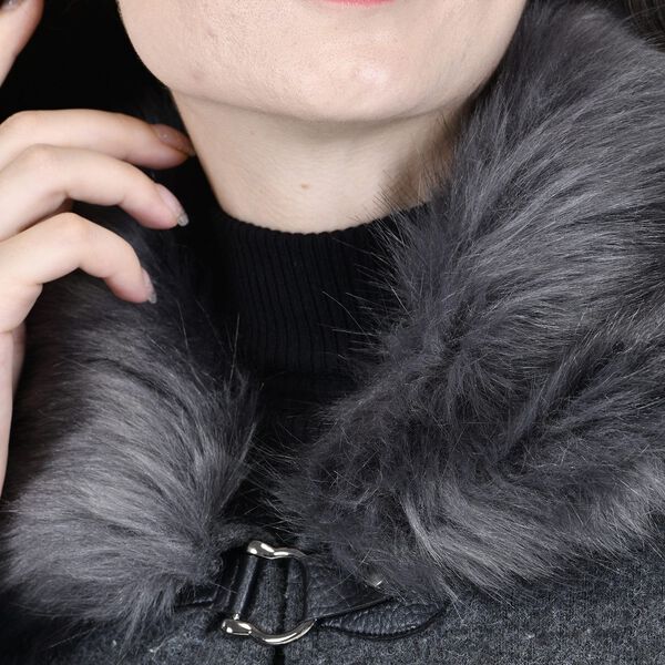 TAMSY - Kunstfell Cape, Einheitsgr&ouml;&szlig;e Dunkelgrau image number 4