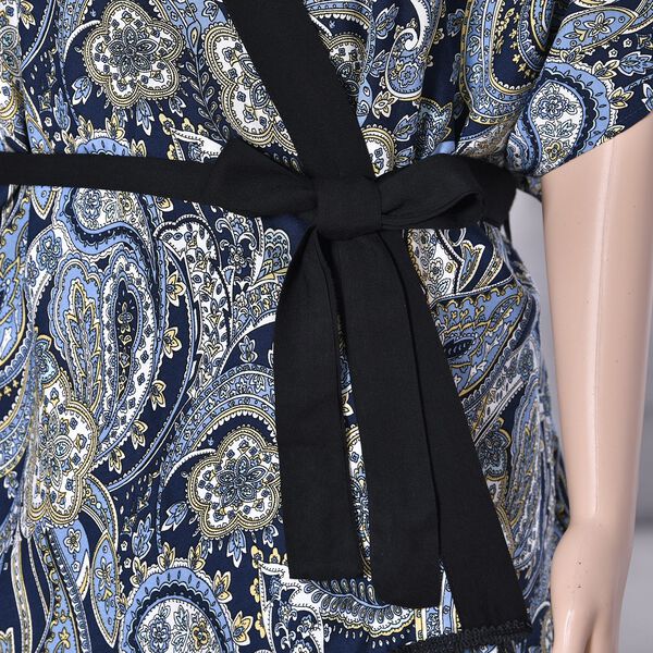 Kurzärmeliger Kimono mit Blumendruck, schwarzem Gürtel, mehrfarbig image number 4