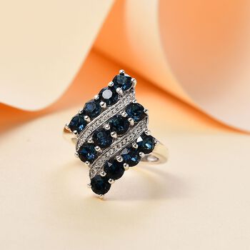 J Francis gefertigt mit SWAROVSKI- Montana und wei&szlig;er Swarovski Kristall Ring