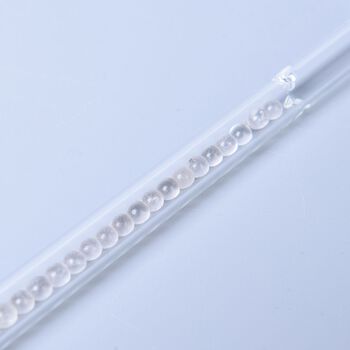 Glas Trinkhalme, gef&uuml;llt mit Edelsteinen, Quarz