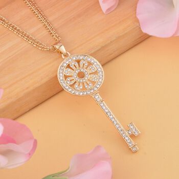 Wei&szlig;er Kristall-Schl&uuml;sselanh&auml;nger mit 78cm Kette in Goldton