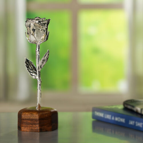 Rose mit Aufbewahrungsbox und Holz-Ständer, versilbert image number 1