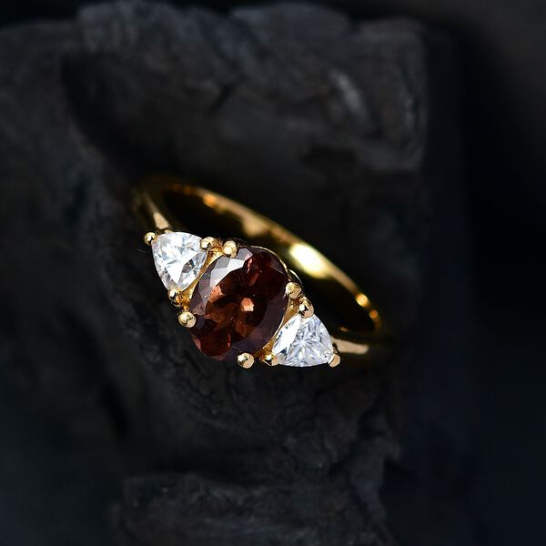 AA Natürlicher Bekily Farbwechsel Granat und Moissanit Ring - 1,98 ct. image number 2